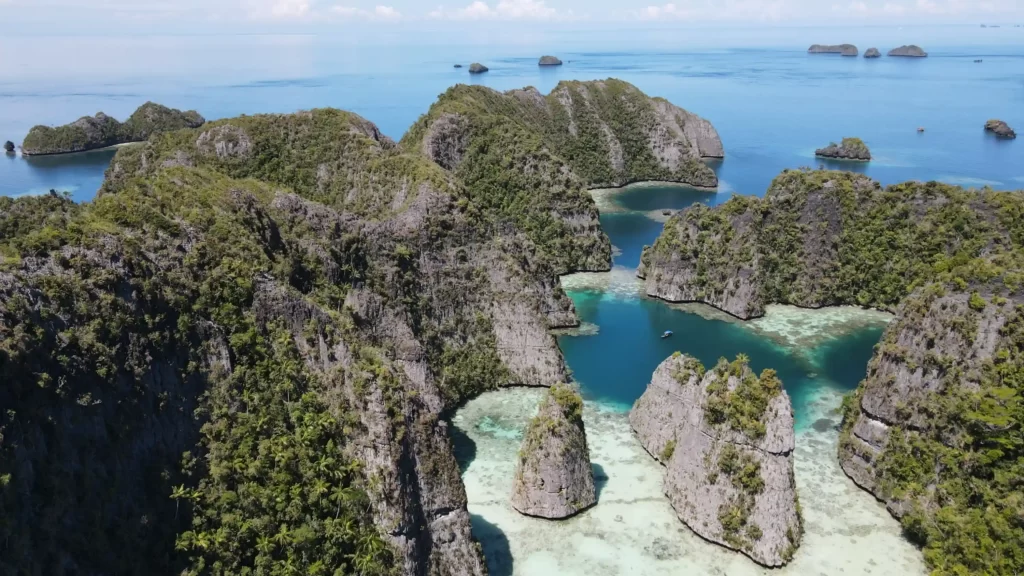 Raja Ampat Misool Tour Packages
