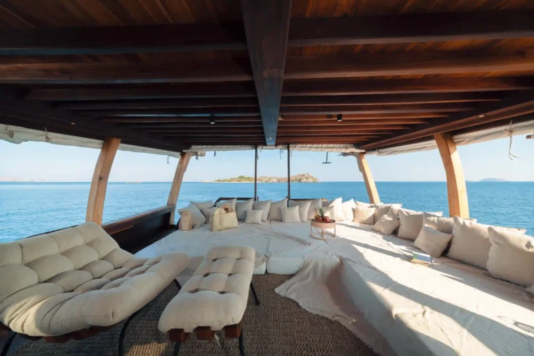 Nataraja – Aft Main Deck Chill Lounge