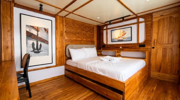 Deluxe Ocean Room