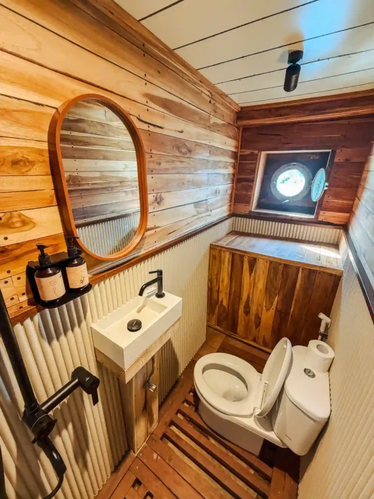 Andalucia 3 – Toilet Lower