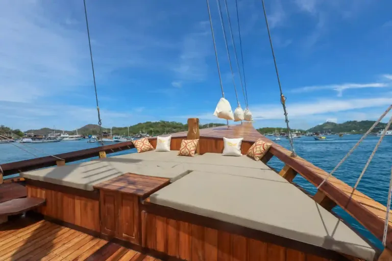 Chill Area   Elrora Liveaboard (2)