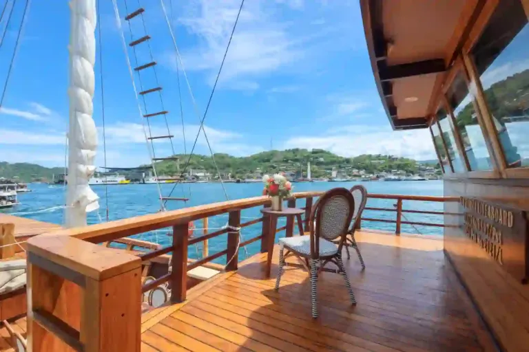 Chill Area   Elrora Liveaboard (3)