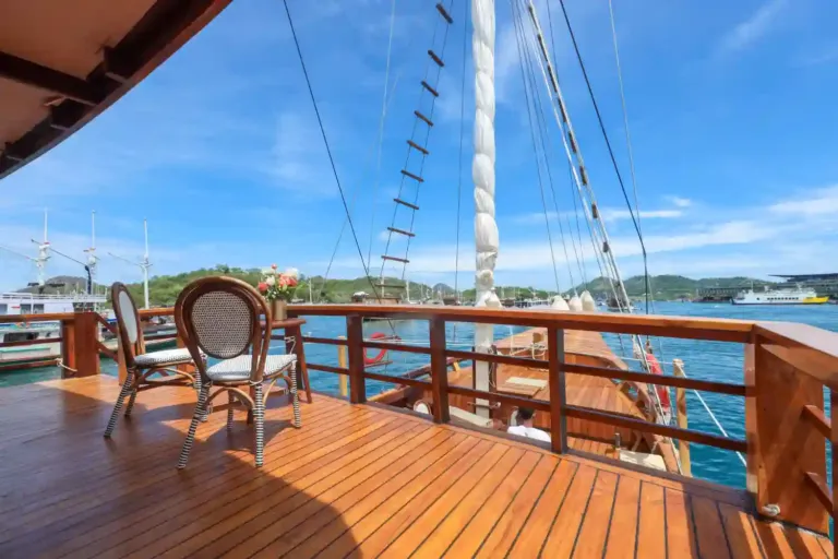 Chill Area   Elrora Liveaboard (5)