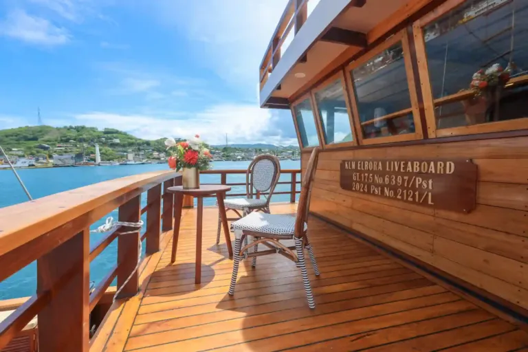 Chill Area   Elrora Liveaboard (6)