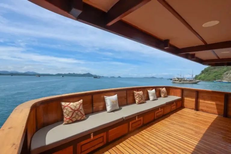 Chill Area   Elrora Liveaboard