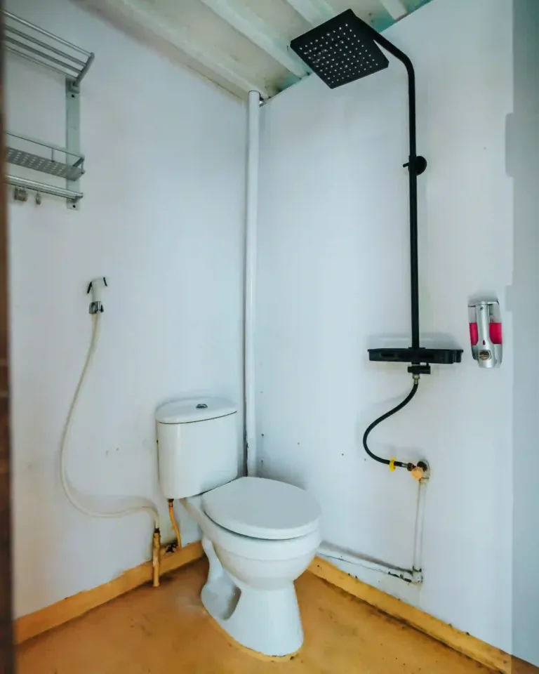 Arham Jaya II – Arham Jaya 2   Master Cabin Balcony 1 (10)