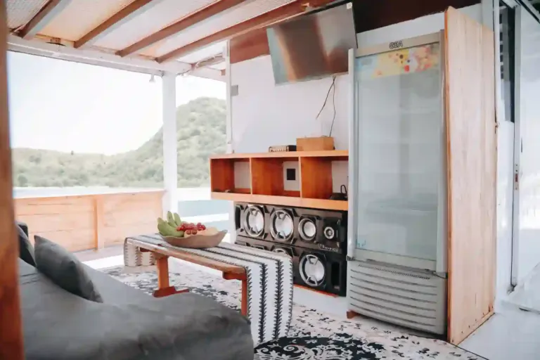 Nusantara Karya   Karaoke Area