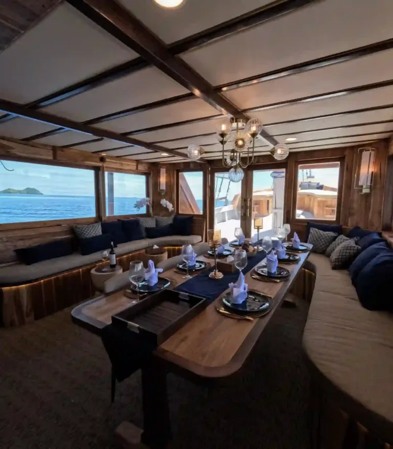 Raffles Cruise (6)