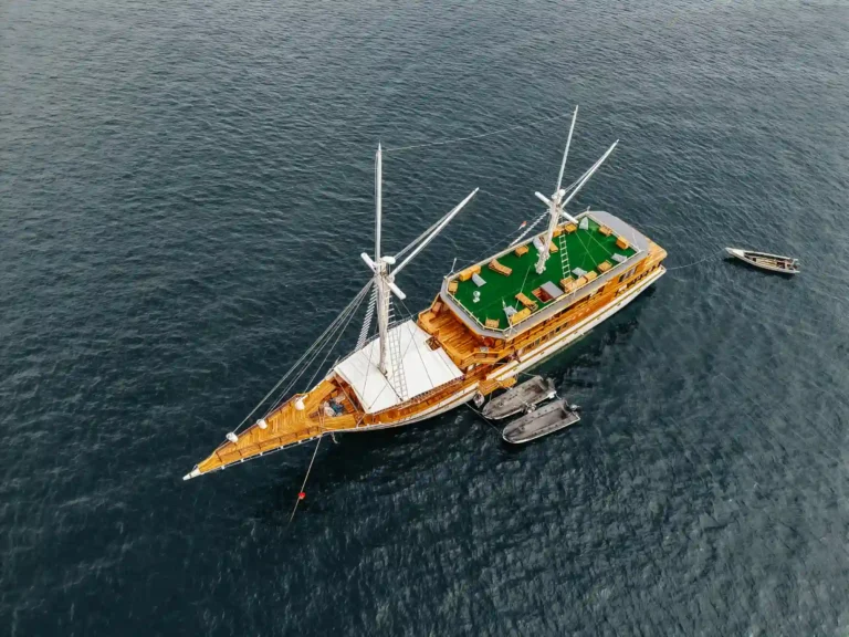 Seven Angel liveaboard