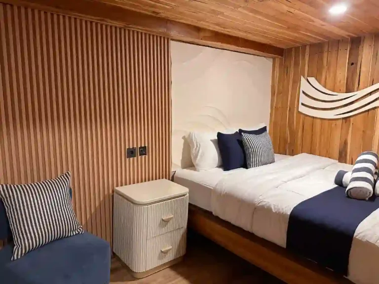 Oceanic Cabin