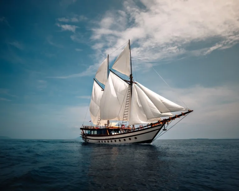 Senja – Sails Blue Sky